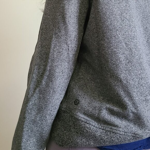 Lululemon Gray Crewneck Sweatshirt Women’s Medium Vintage Logo at Hem - Picture 7 of 8